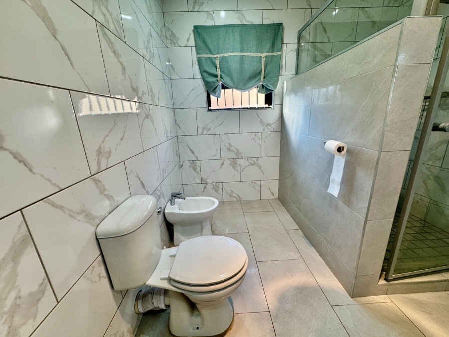 5 Bedroom Property for Sale in Mooivallei Park North West